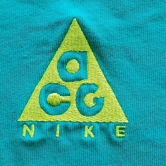 ACG Nike Embroidered Logo T-shirt Green Yellow Logo Sz Small - Picture 3 of 6